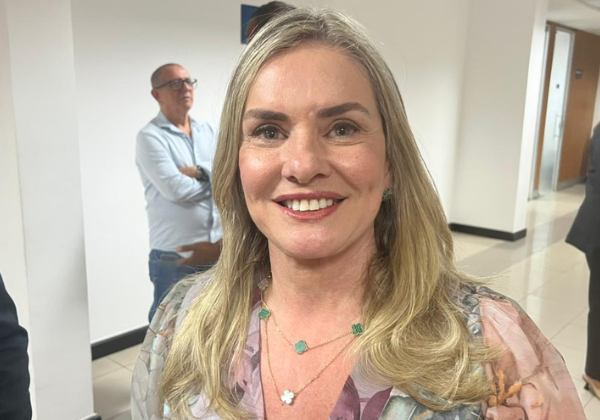 Ivana Bastos Reafirma Aliança com Otto Alencar e Envia Mensagem a Angelo Coronel Ivana Bastos Reafirma Aliança com Otto Alencar e Envia Mensagem a Angelo Coronel