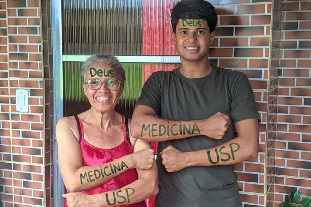 Jovem da Bahia é 1º colocado em Medicina na USP com superação e foco