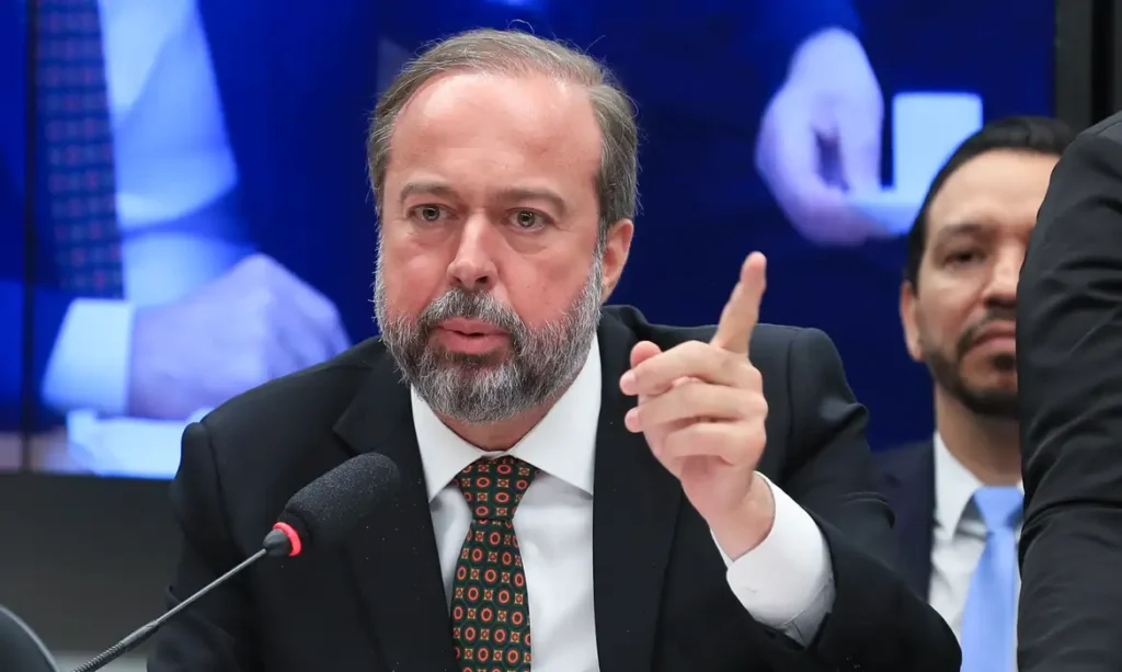 Leilão de Baterias: Brasil Enviará Engenheiros à China para Avanços Tecnológicos