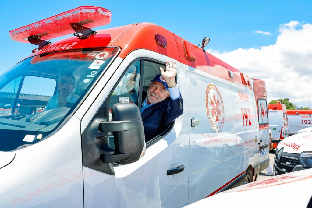 Lula Anuncia R$ 345 Milhões em Investimentos para Saúde na Bahia e Entrega Ambulâncias do Samu