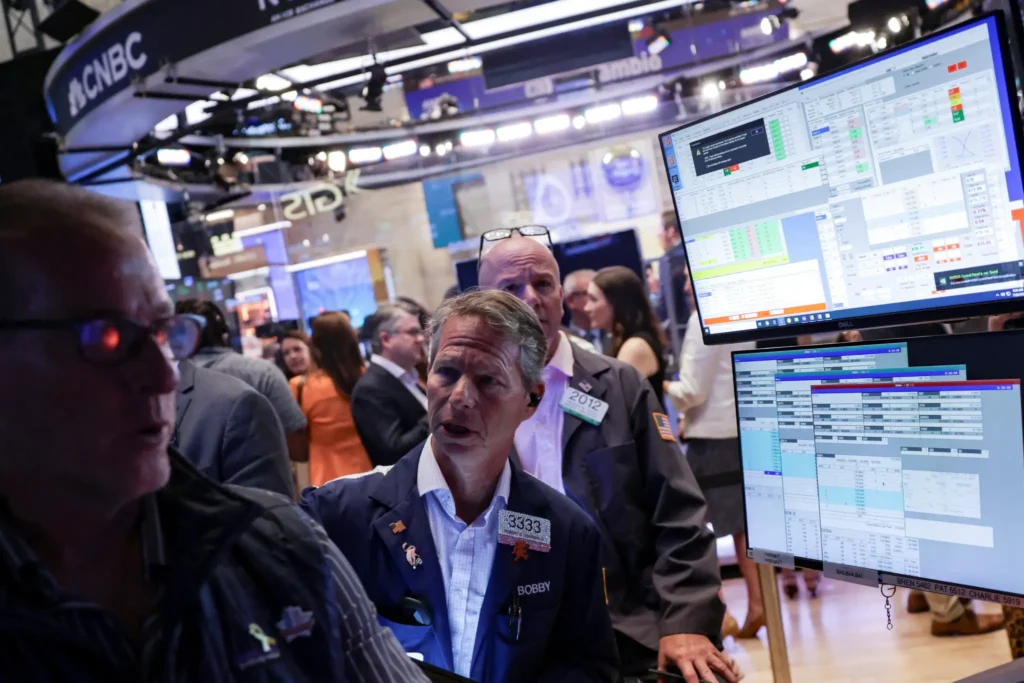 Mercados Futuros dos EUA em Estabilidade Após Rali Tecnológico e Novo Recorde do Dow Jones