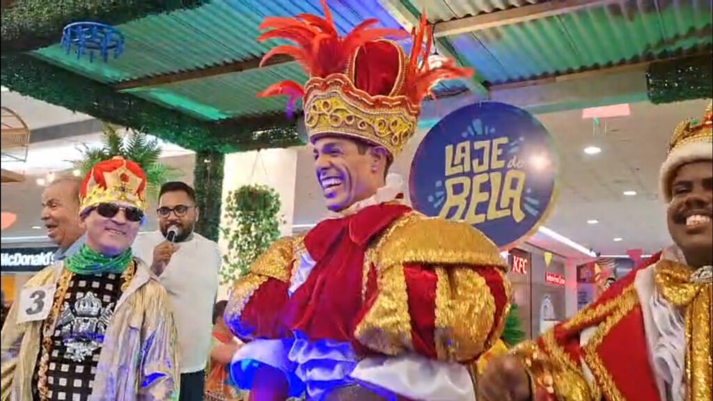 Neto Rodrigues é coroado Rei Momo do Carnaval de Salvador 2026