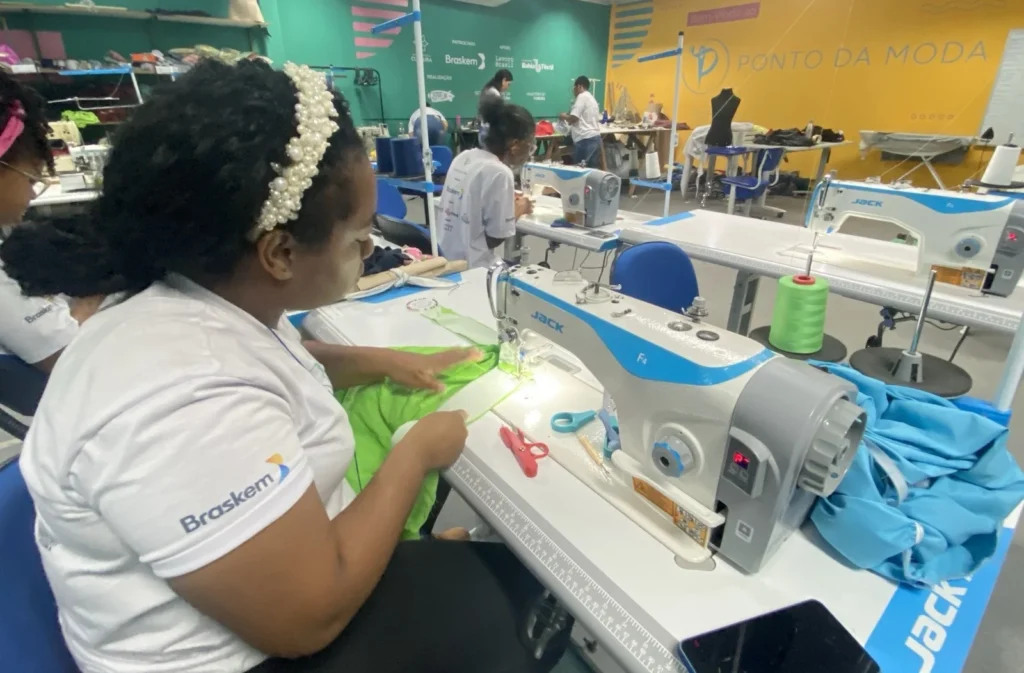 Ponto da Moda: Inscrições Abertas para Curso Gratuito de Costura Industrial na Bahia Ponto da Moda: Inscrições Abertas para Curso Gratuito de Costura Industrial na Bahia