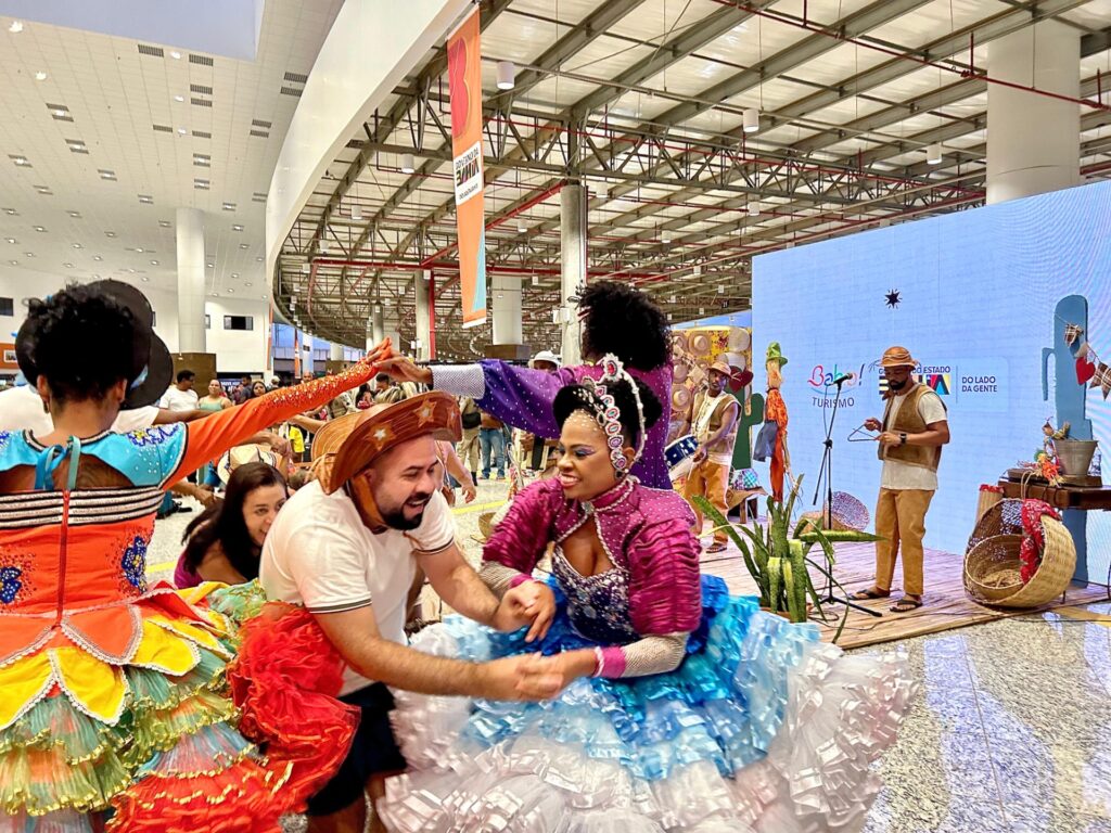 Turistas Celebram o Carnaval da Bahia e Já Sonham com o São João Turistas Celebram o Carnaval da Bahia e Já Sonham com o São João