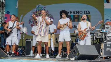 Uel Embala o Pelourinho com Samba e Energia na Segunda de Carnaval Uel Embala o Pelourinho com Samba e Energia na Segunda de Carnaval
