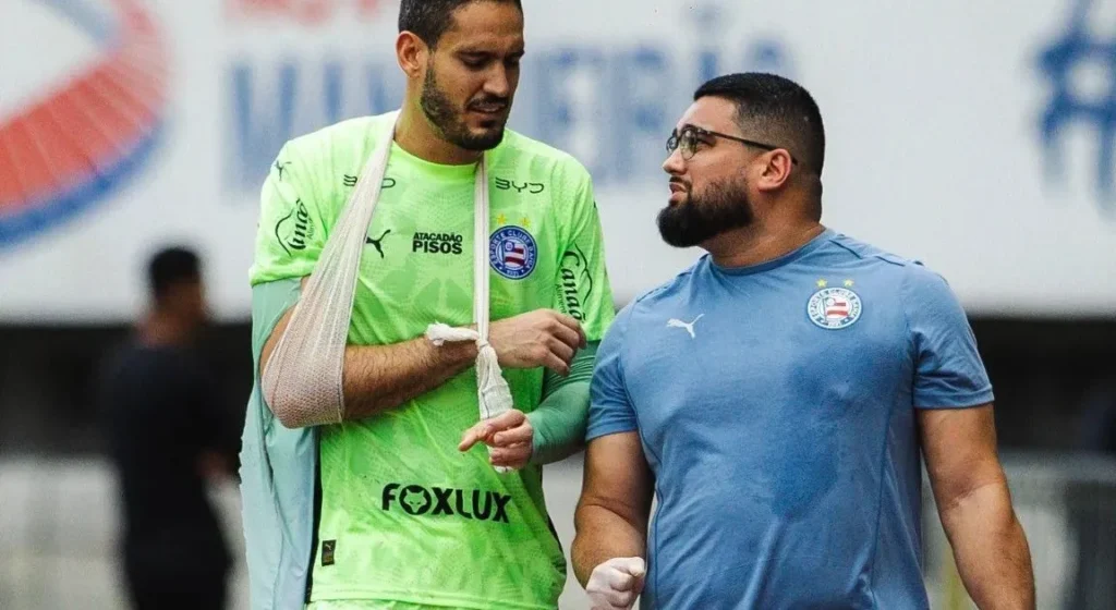 Bahia Enfrenta Desfalque Importante com Luxação de Goleiro Durante Jogo do Brasileirão Bahia Enfrenta Desfalque Importante com Luxação de Goleiro Durante Jogo do Brasileirão