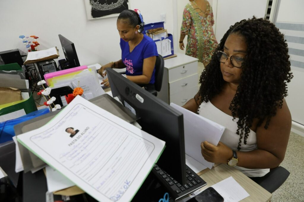 Bahia Pioneira: Novos Cursos Superiores Valorizam Profissionais da Educação