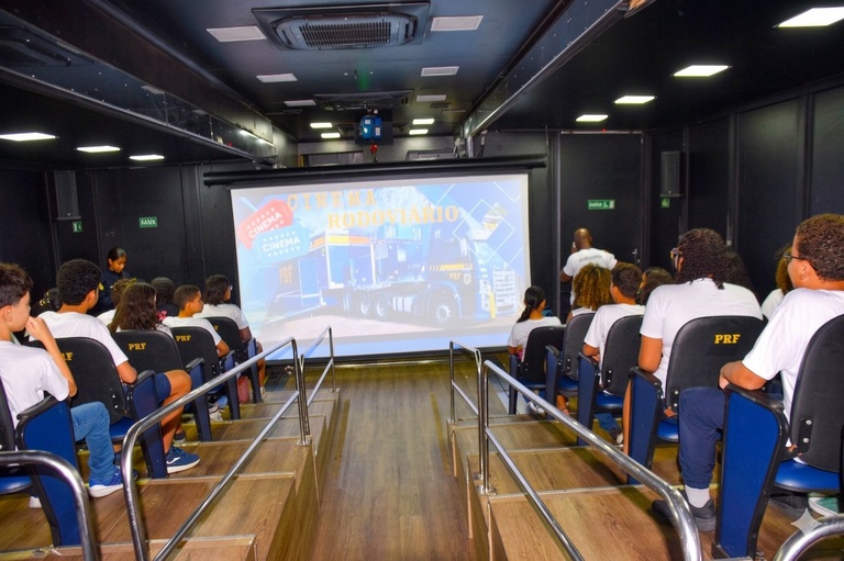 Carreta do Cinema Rodoviário Impacta Mais de 2.500 Pessoas na Bahia Carreta do Cinema Rodoviário Impacta Mais de 2.500 Pessoas na Bahia