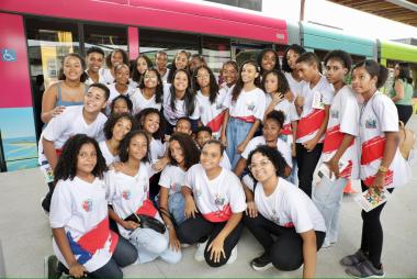 Circuito Educativo: Estudantes da Rede Estadual Conhecem o VLT e Assinam Cooperação para Mobilidade