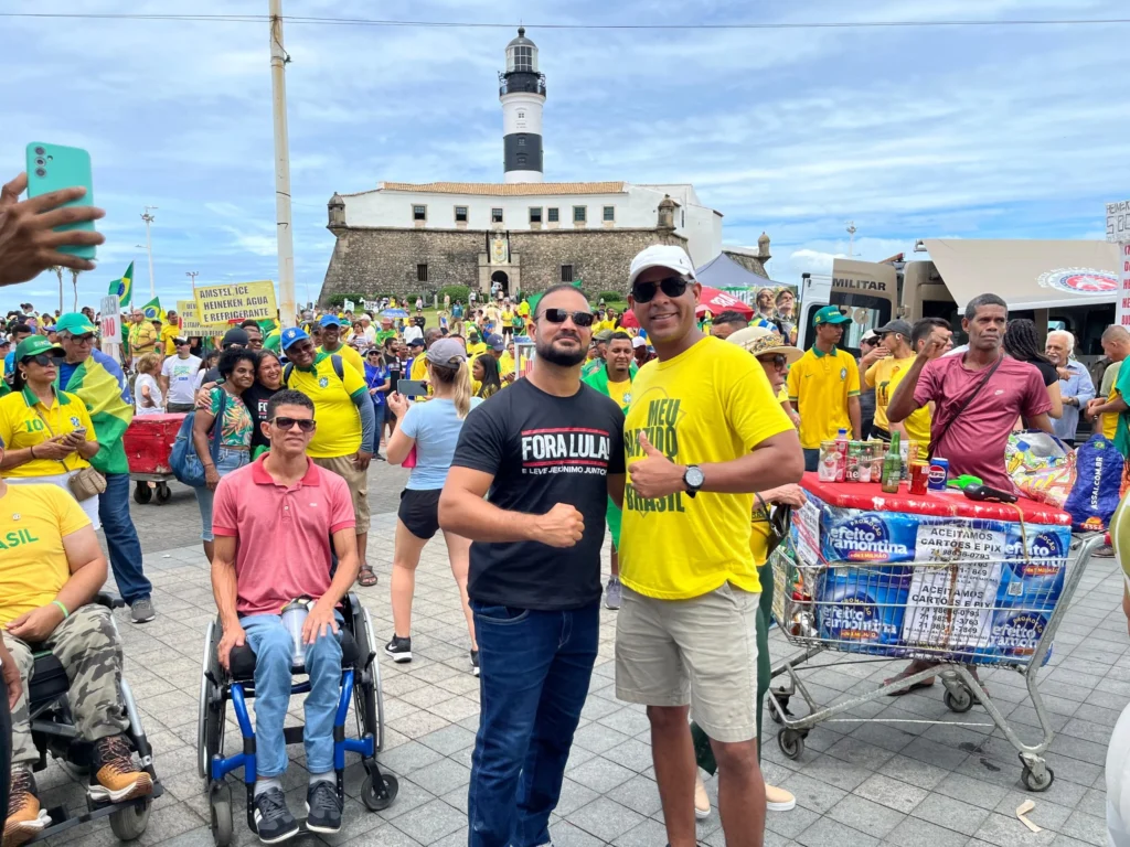 Deputado Participa de Manifestação no Farol da Barra em Defesa de Valores Conservadores