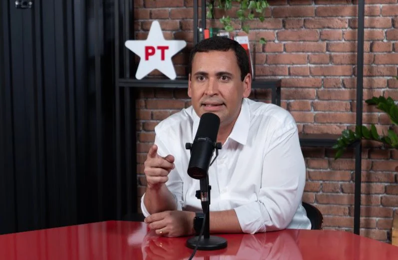 Éden Valadares Critica Apoio de Flávio Bolsonaro a ACM Neto na CPAC Éden Valadares Critica Apoio de Flávio Bolsonaro a ACM Neto na CPAC