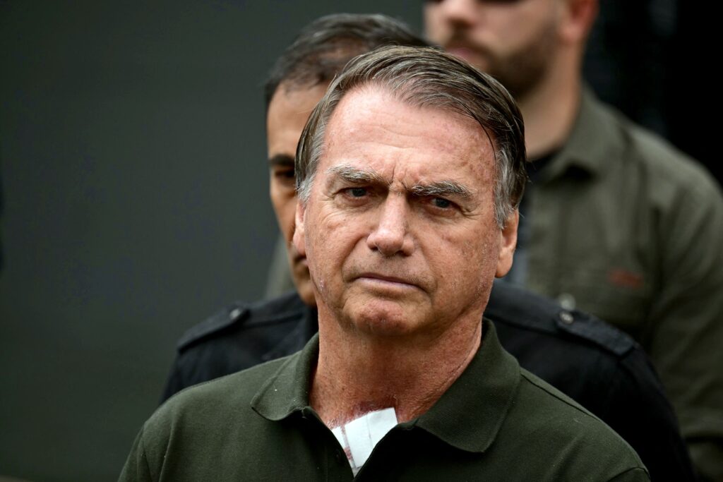 Estado de saúde de Bolsonaro se agrava, mas continua estável na UTI