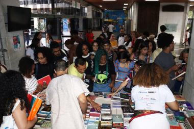 Evento Literário Solidário na Biblioteca Central da Bahia Promete Trocas Incríveis Evento Literário Solidário na Biblioteca Central da Bahia Promete Trocas Incríveis