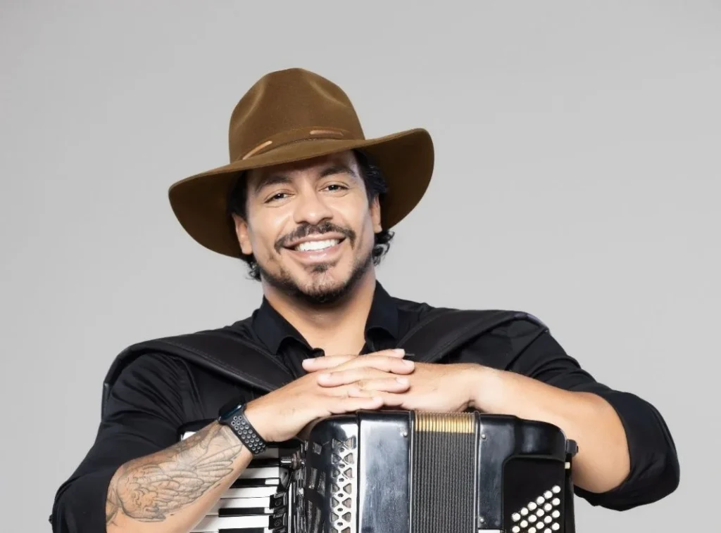 Herico Oliver Lança Novo Audiovisual em Grande Estilo Neste Domingo Herico Oliver Lança Novo Audiovisual em Grande Estilo Neste Domingo