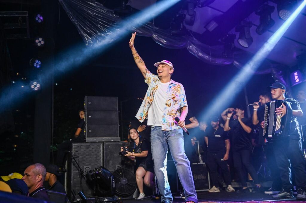 João Gomes agita Salvador com sucesso em show imperdível João Gomes agita Salvador com sucesso em show imperdível