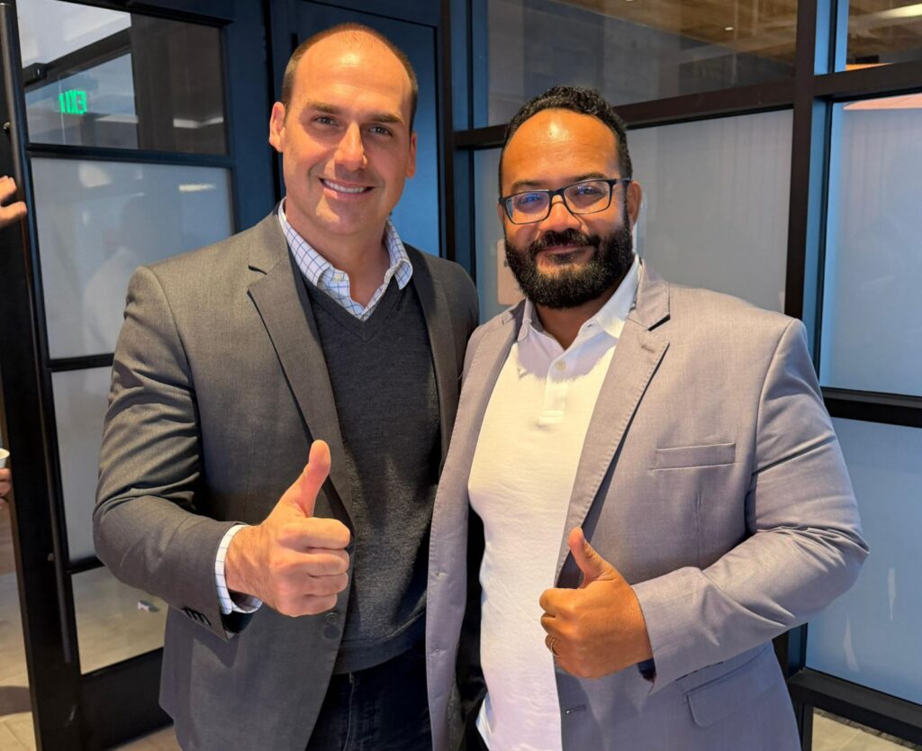 Leandro de Jesus se Reúne com Eduardo Bolsonaro nos EUA e Destaca Luta Contra o PT na Bahia