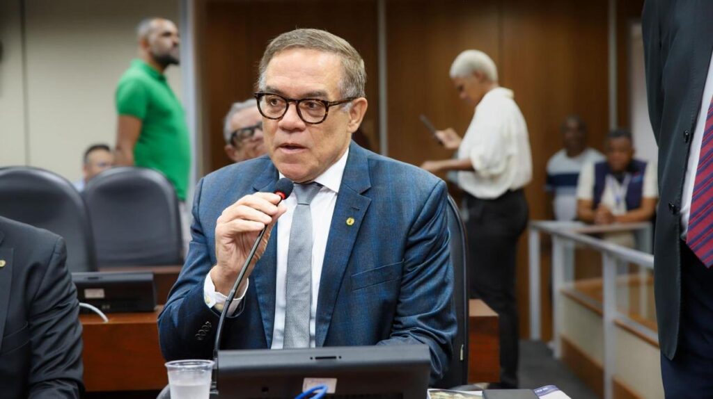 Luciano Ribeiro Busca Informações sobre Poços Artesianos na Bahia para Acompanhar Políticas de Abast