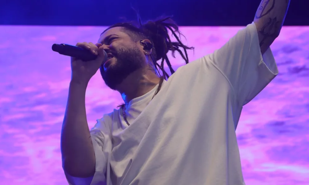 Maneva Encanta o Público com Reggae no Festival de Arembepe Maneva Encanta o Público com Reggae no Festival de Arembepe