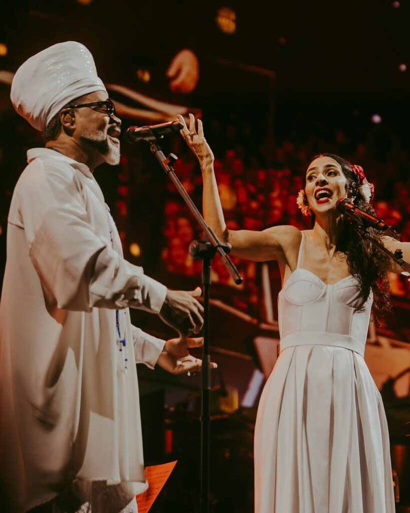 Marisa Monte Celebra Encontro Com Carlinhos Brown em Show Emocionante em Salvador