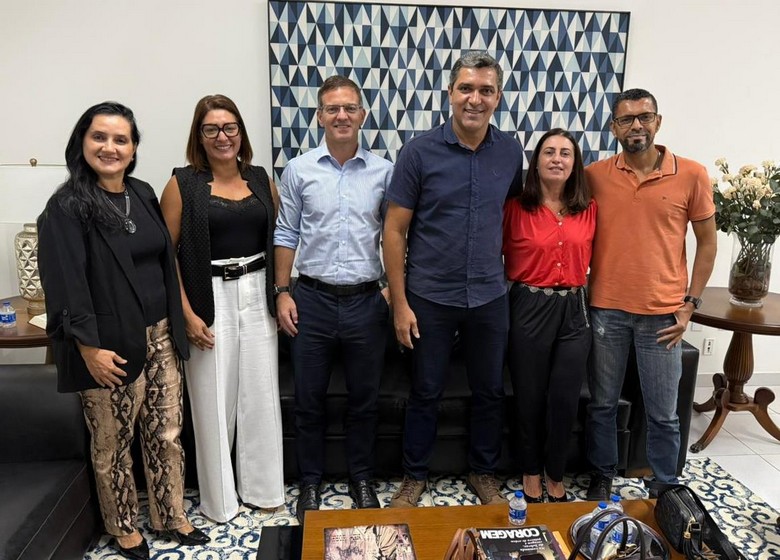 Prefeito Otoniel Teixeira Recebe Diretores da Rede Bahia em Visita Institucional