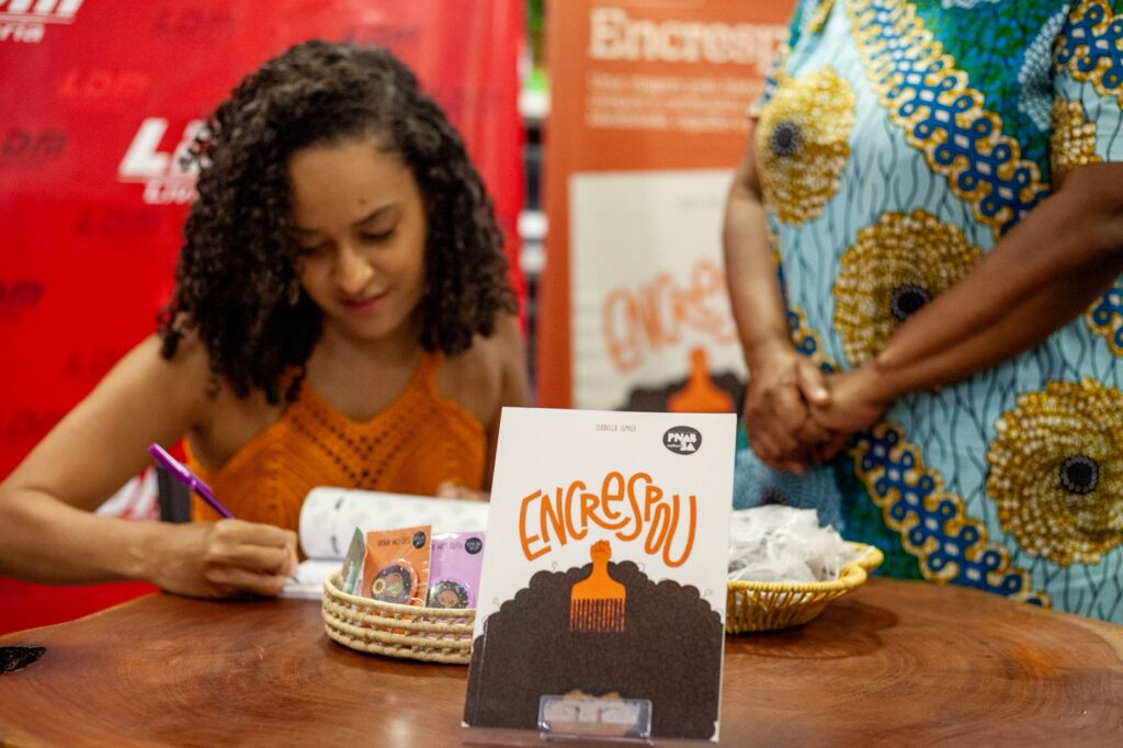 Projeto ‘Encrespou nas Escolas’ Valoriza a História dos Cabelos Crespos em Salvador Projeto 'Encrespou nas Escolas' Valoriza a História dos Cabelos Crespos em Salvador