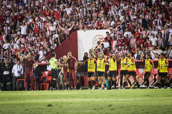 Roger Silva Conquista Título pelo Sport e Reflete: 'Que Nos Abracem Mais'