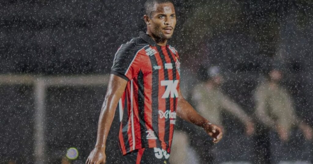 Vitória Renova Contrato de Paulo Roberto e Empresta ao Cianorte até 2026 Vitória Renova Contrato de Paulo Roberto e Empresta ao Cianorte até 2026