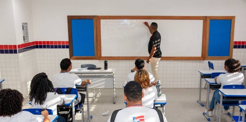 Bahia Investe em Educação com Equipe Multidisciplinar para Escolas