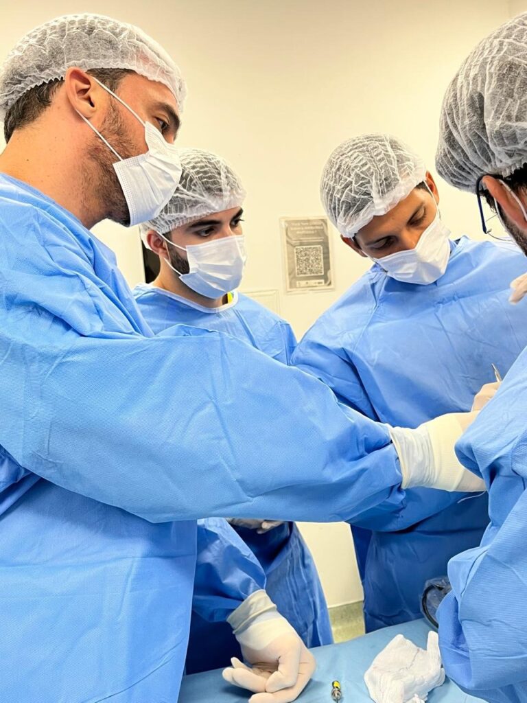 Bahia realiza 1ª cirurgia de punho minimamente invasiva pelo SUS com sucesso