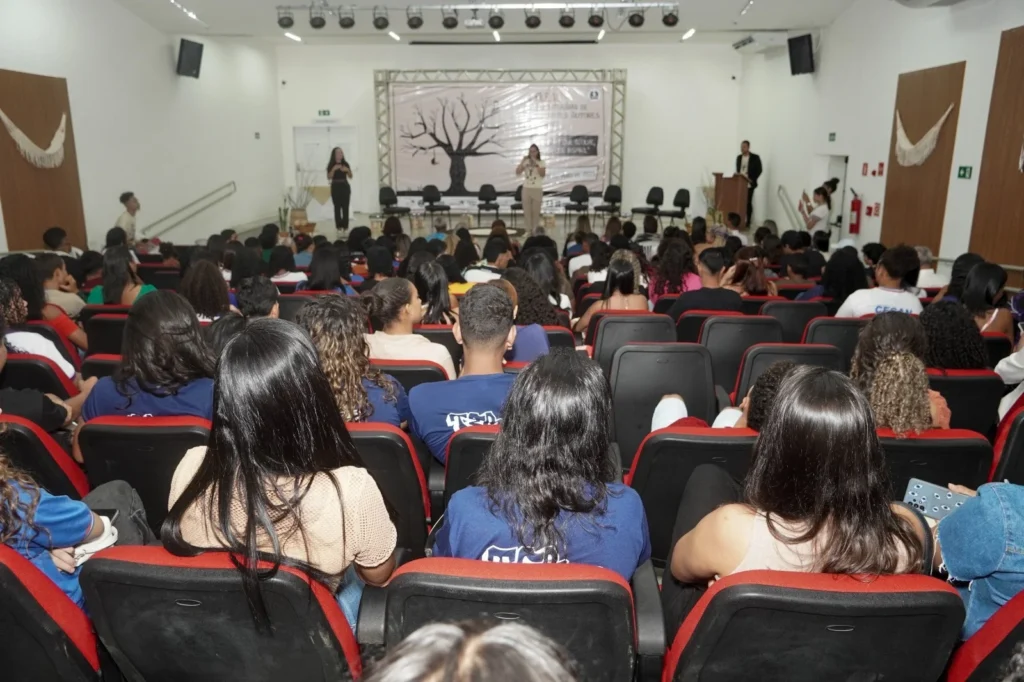 Bienal do Livro Bahia 2026: Literatura do Interior em Destaque com Estudantes do Sertão