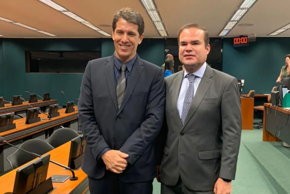 Cacá Leão Anuncia Transição de Presidência do PP para Zé Cocá na Bahia