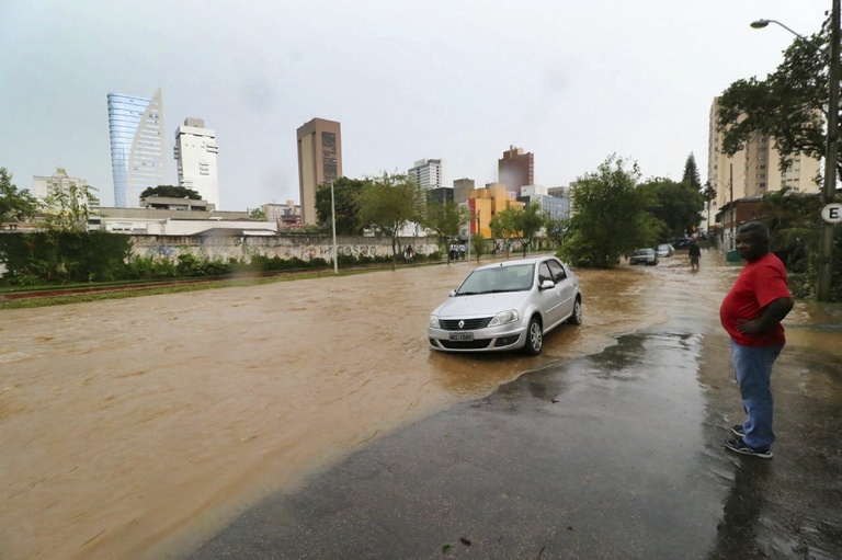 Câmara de Curitiba Aprova Política de Alerta para Alagamentos em 2º Turno