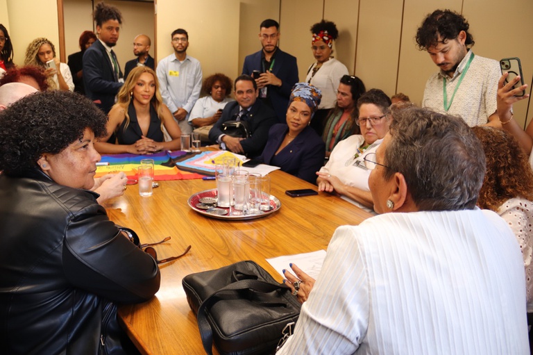 Câmara dos Deputados Recebe Projeto de Lei para Instituir Política Nacional dos Direitos LGBTQIA+