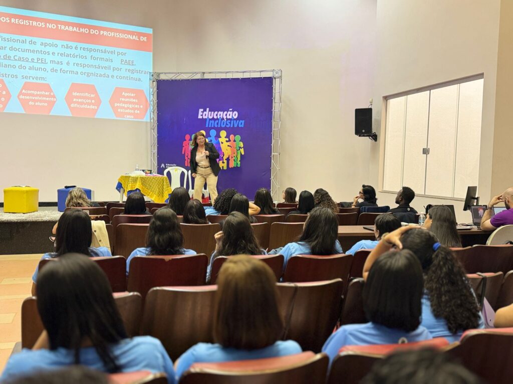 Capacitação de Monitores: Um Passo Fundamental para a Educação Inclusiva no Sul da Bahia Capacitação de Monitores: Um Passo Fundamental para a Educação Inclusiva no Sul da Bahia