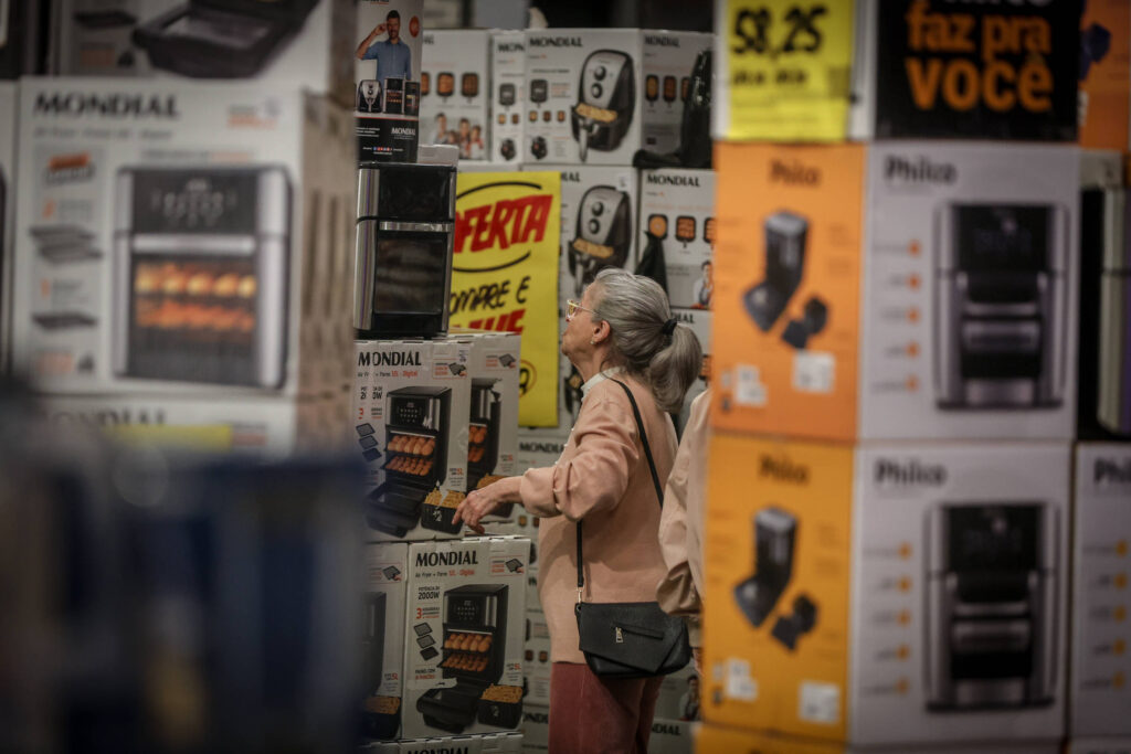 Casas Bahia alcança recorde de R$ 10,2 bilhões em vendas pelo crediário no último trimestre de 2025 Casas Bahia alcança recorde de R$ 10,2 bilhões em vendas pelo crediário no último trimestre de 2025