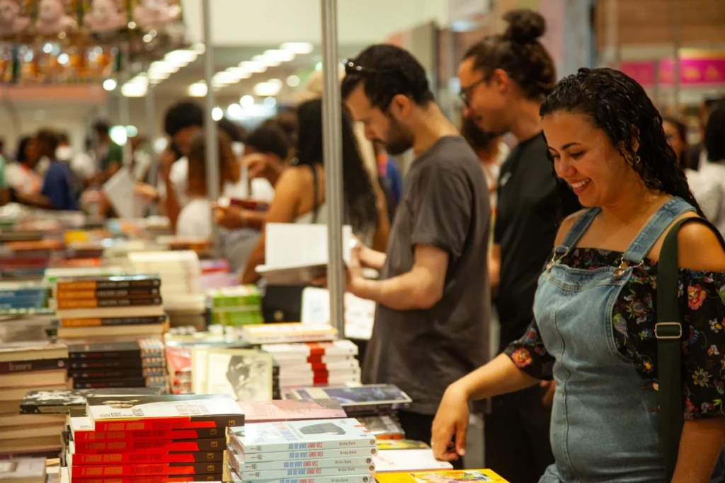 Crescimento de 28% no Varejo de Livros em Salvador: Um Sinal Positivo para a Economia Crescimento de 28% no Varejo de Livros em Salvador: Um Sinal Positivo para a Economia