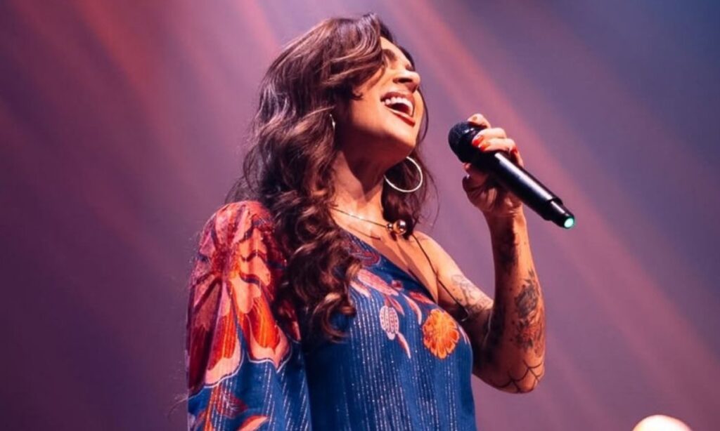 Daniela Araújo Brilha em Seu Primeiro Show Gospel em Feira de Santana