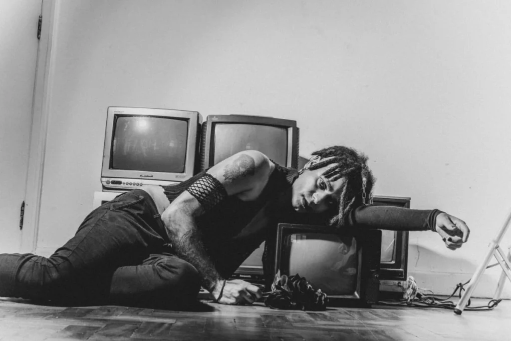 EGITOROCK: O Músico Paulistano Lança EP Solo e Projeta Futuro Promissor