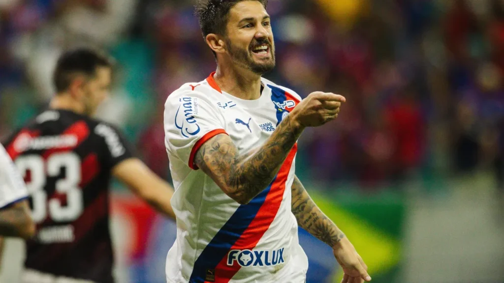 Everaldo brilha: Bahia goleia Athletico-PR e se fortalece no G4 do Brasileirão