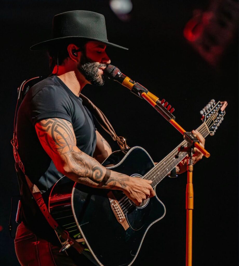 Gusttavo Lima Celebra Show na Praia do Forte com Álbum de Fotos Incríveis Gusttavo Lima Celebra Show na Praia do Forte com Álbum de Fotos Incríveis