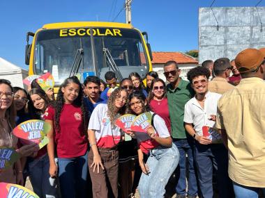 Investimentos do Estado Potencializam Educação e Transporte Escolar em Carinhanha