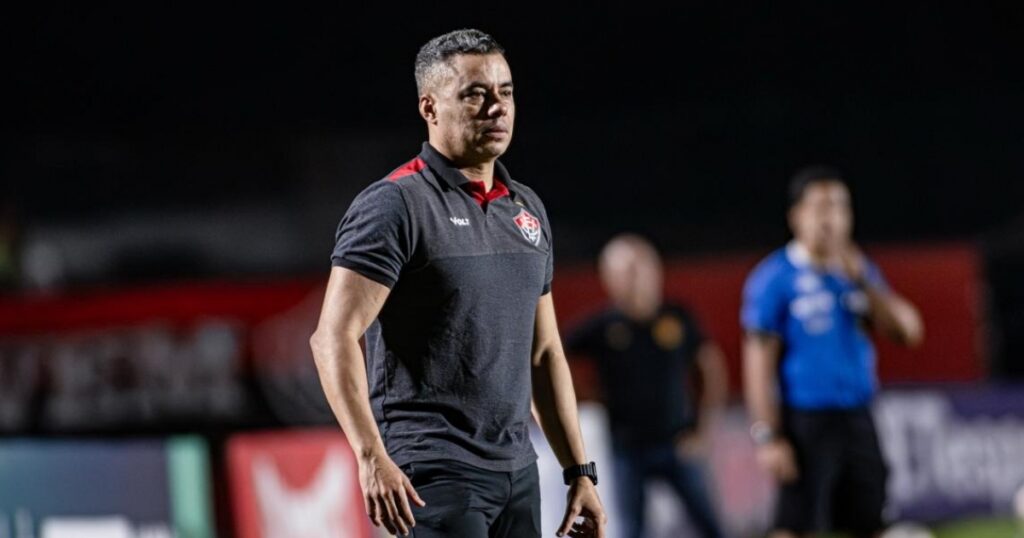 Jair Ventura Comemora Goleada do Vitória e Fala Sobre Pressão da Torcida Jair Ventura Comemora Goleada do Vitória e Fala Sobre Pressão da Torcida