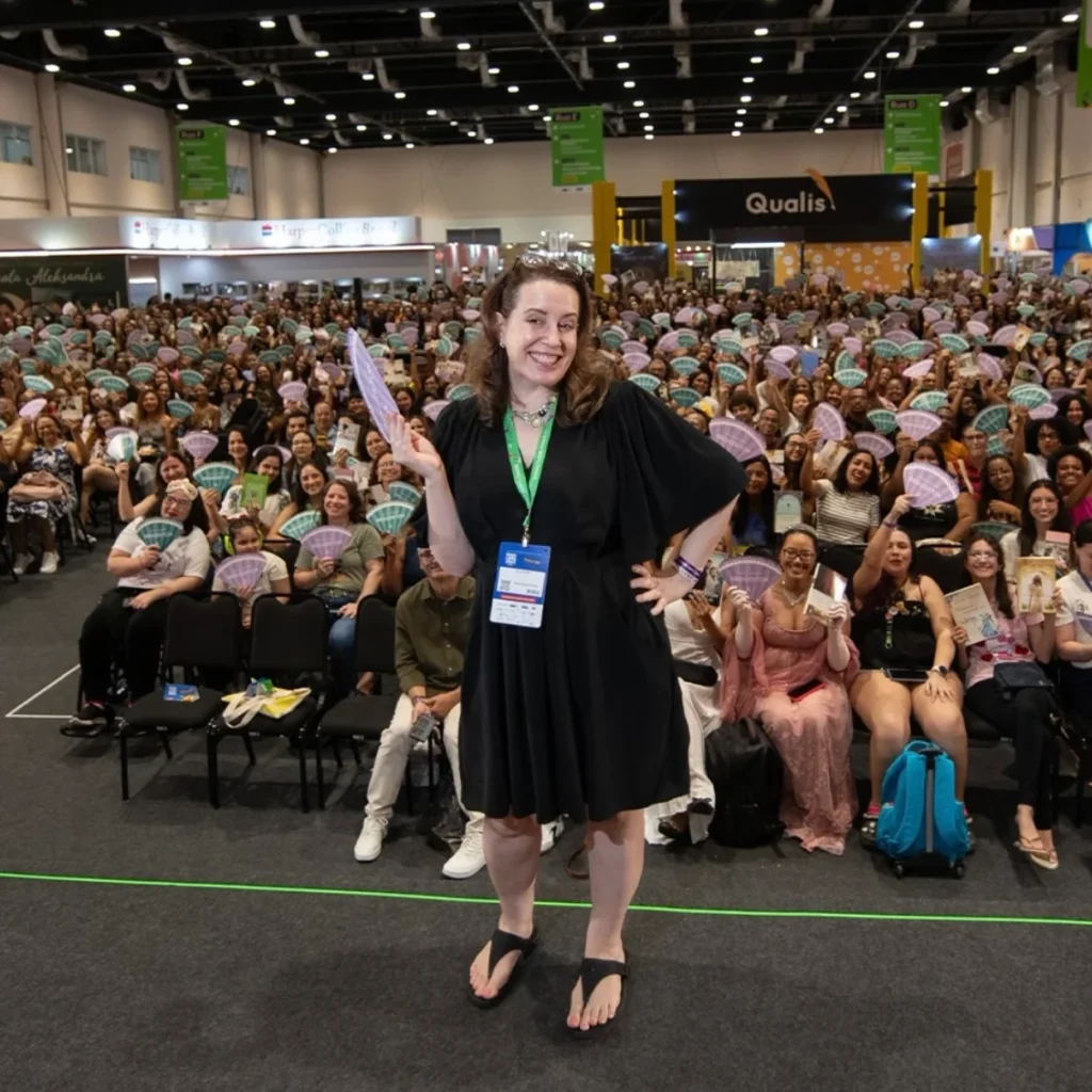 Julia Quinn Encanta Fãs na Bienal do Livro Bahia com 'Bridgerton'