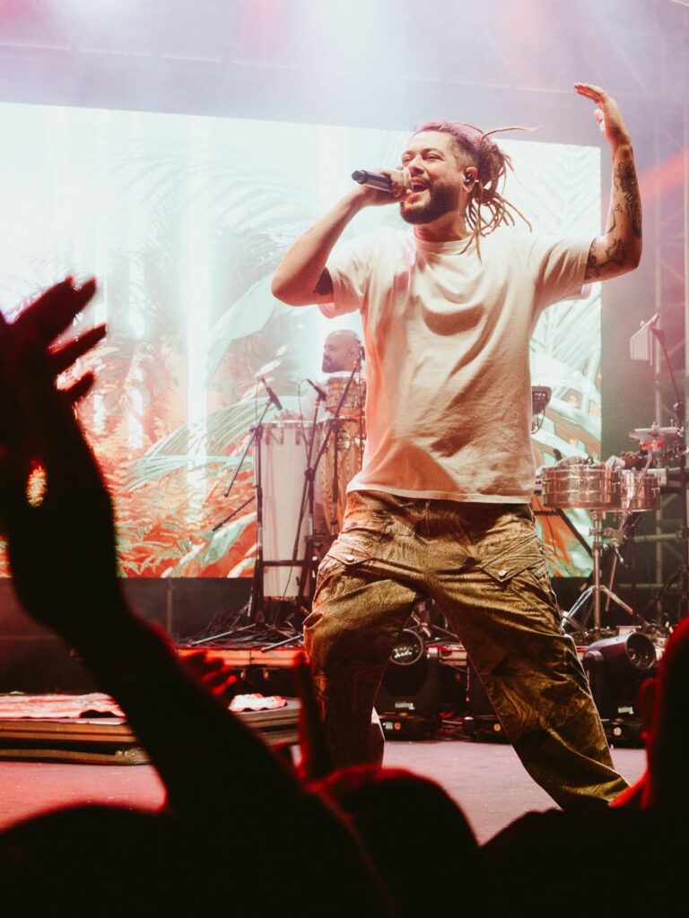 Maneva Leva Reggae a Salvador com Show Intimista e Clássicos Brasileiros