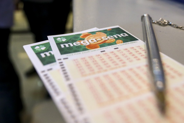 Mega-Sena Acumula e Prêmio Pode Chegar a R$ 45 Milhões Mega-Sena Acumula e Prêmio Pode Chegar a R$ 45 Milhões