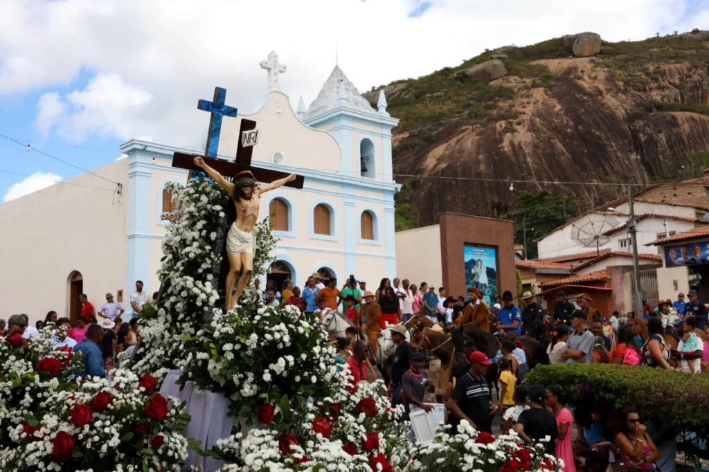 Milagres: Jerônimo Rodrigues Impulsiona Devoção e Desenvolvimento Local com Festividades
