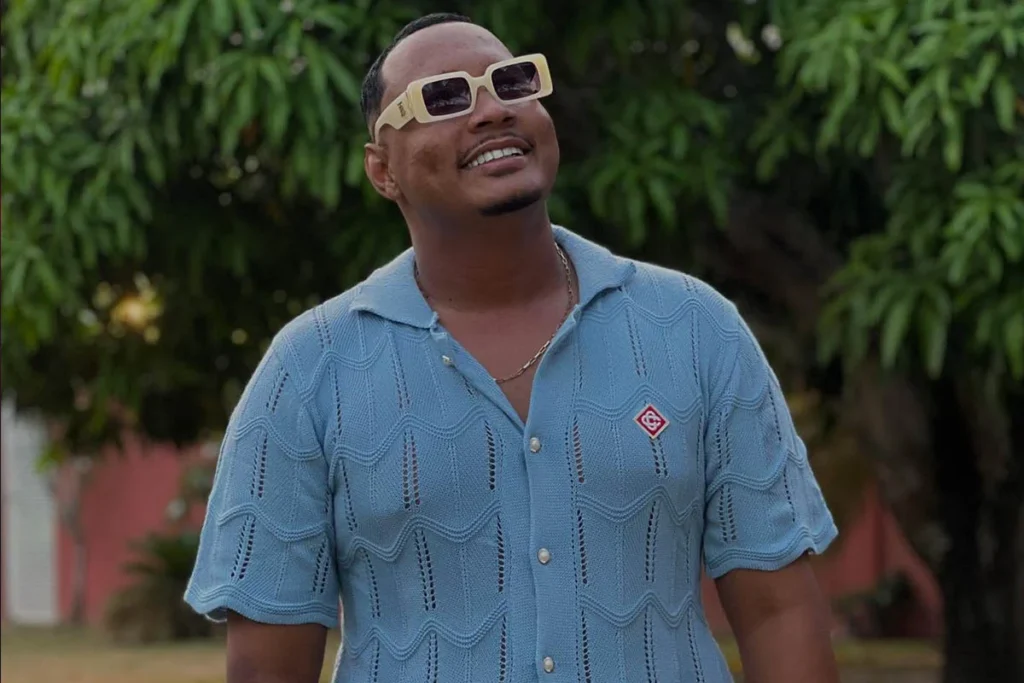 Músico da Banda de Netto Brito Passa por Descarregamento Elétrico Durante Show na Bahia