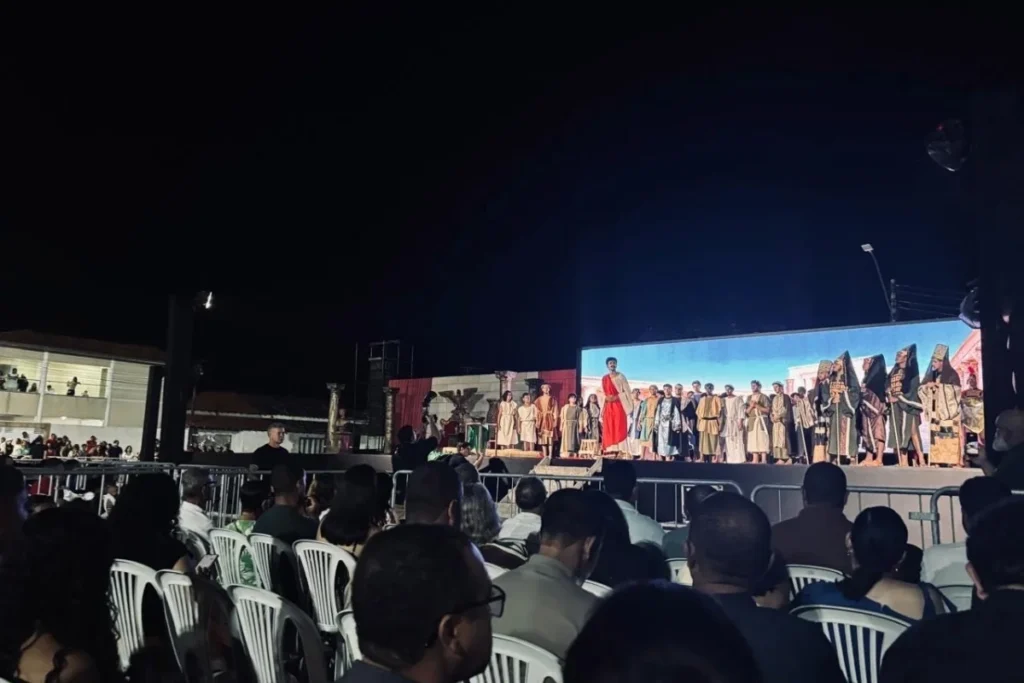 Paixão de Cristo em Esplanada: Um Espetáculo que Atrai Milhares e Aquece o Turismo Religioso Paixão de Cristo em Esplanada: Um Espetáculo que Atrai Milhares e Aquece o Turismo Religioso