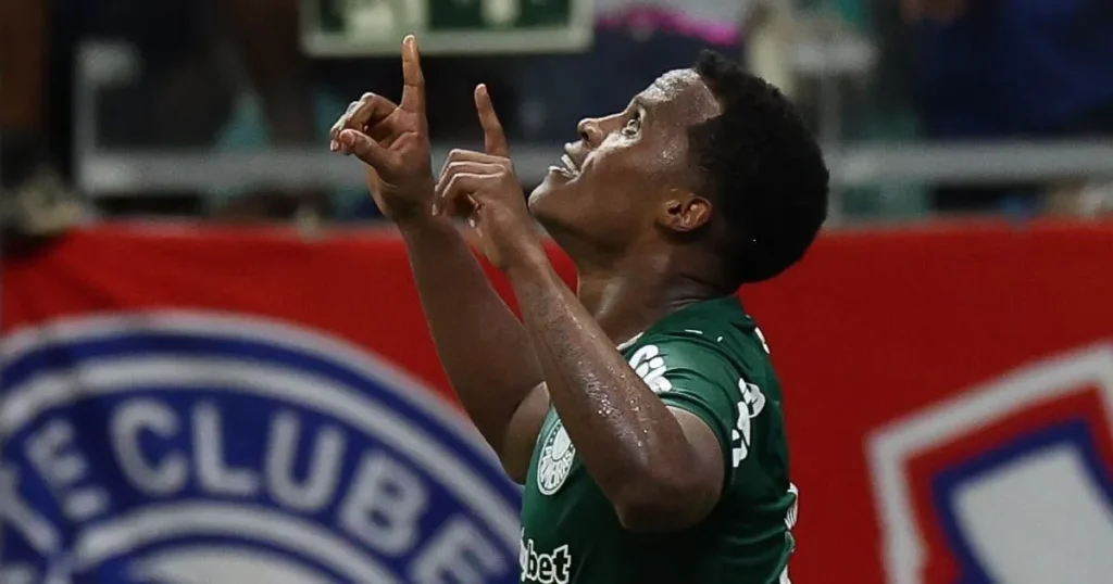 Palmeiras derrote Bahia e amplia vantagem na liderança do Brasileirão Palmeiras derrote Bahia e amplia vantagem na liderança do Brasileirão