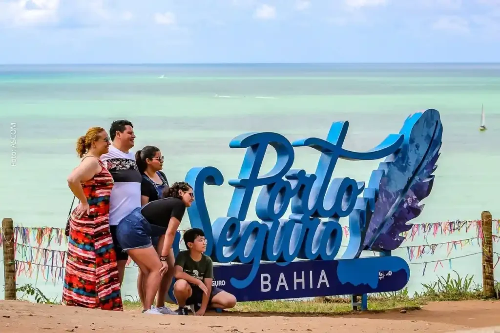 Porto Seguro Celebra 80 Mil Turistas na Semana Santa e Gera R$ 155 Milhões para a Economia Local